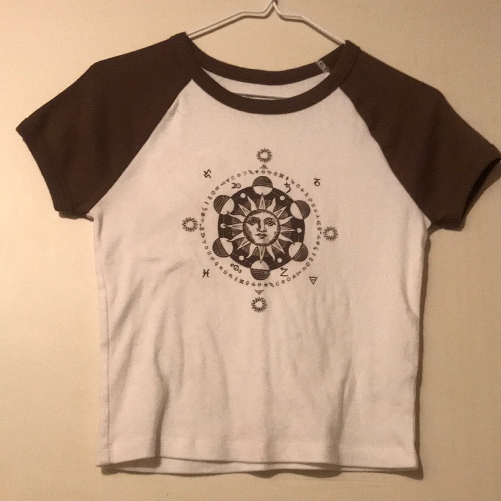 White top with brown sleeves.